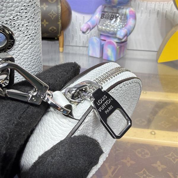 2026124164742468 210